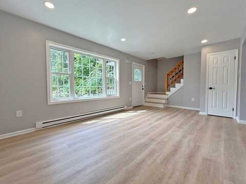 56 Goddard Memorial Dr, Worcester, MA 01603