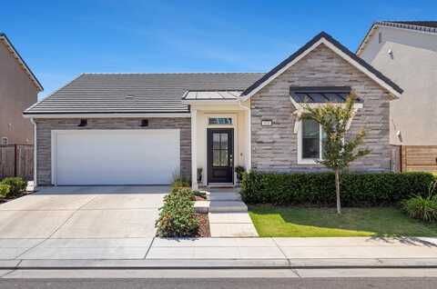 970 Lester Avenue, Clovis, CA 93619