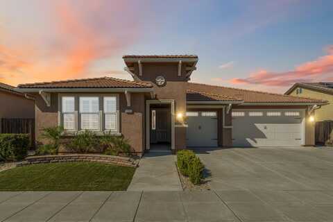3963 Flint Avenue, Clovis, CA 93619