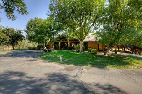 12482 Auberry Road, Clovis, CA 93619