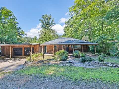 18 Oak Dr, Maggie Valley, NC 28751