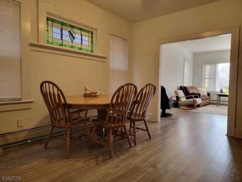 26 E Price St, Linden, NJ 07036