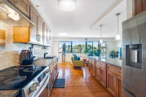 60 Parkway Dr, East Orange, NJ 07017