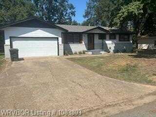 525 E Lucy ST, Sallisaw, OK 74955