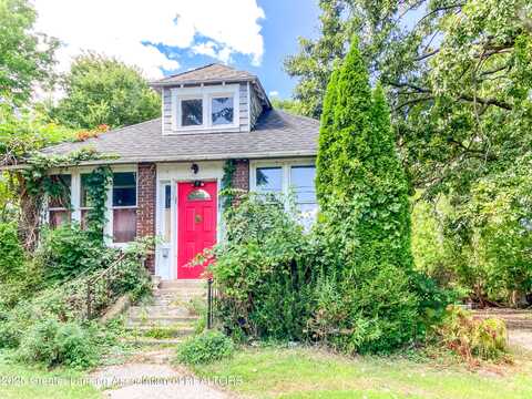 2812 Pleasant Grove Road, Lansing, MI 48910