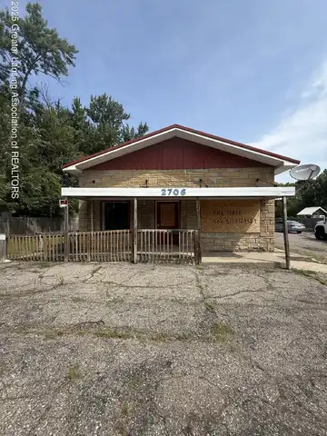 2706 W Jolly Road, Lansing, MI 48911