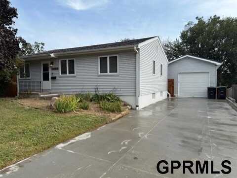 7555 Charles Street, Omaha, NE 68114