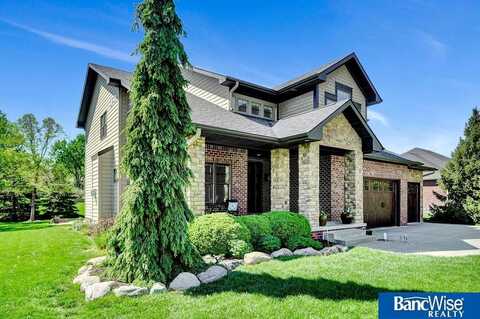 6725 S Ridge Drive, Lincoln, NE 68512