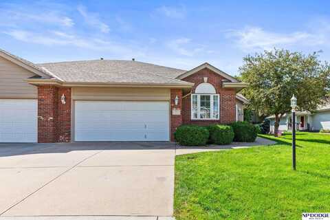 703 Manor Plaza, Papillion, NE 68046
