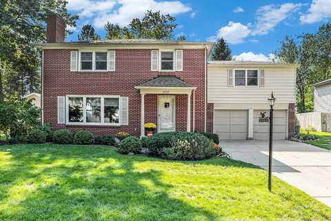 2222 Wilshire Drive SE, Grand Rapids, MI 49506