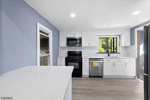 35 Boonton Ave, Butler, NJ 07405