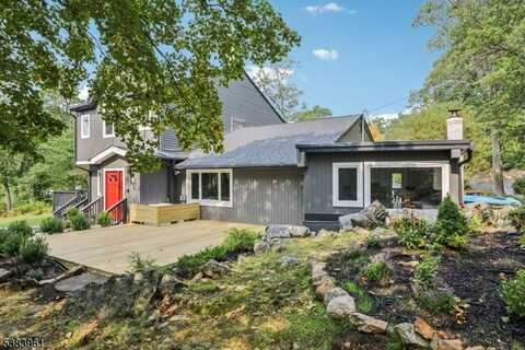 28 Sunrise Rd, Boonton, NJ 07005