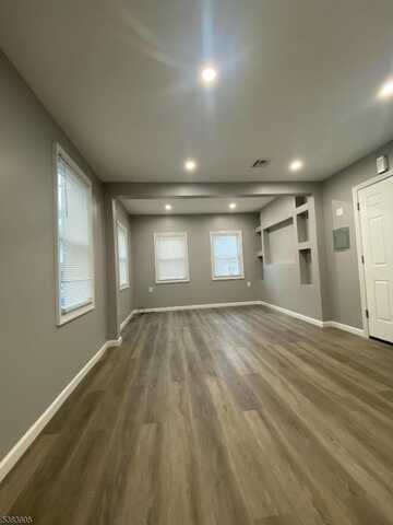 80 E Emerson Ave, Rahway, NJ 07065