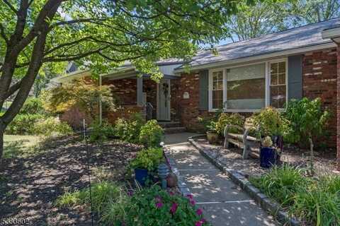 352 Roberts Ln, Scotch Plains, NJ 07076