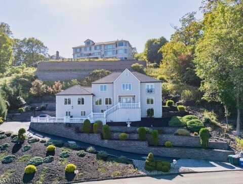 207 Eileen Dr, Cedar Grove, NJ 07009