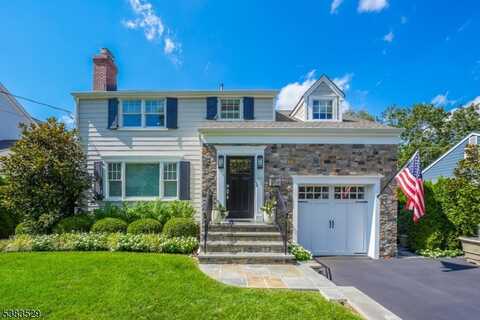 15 Duchamp Pl, Chatham, NJ 07928