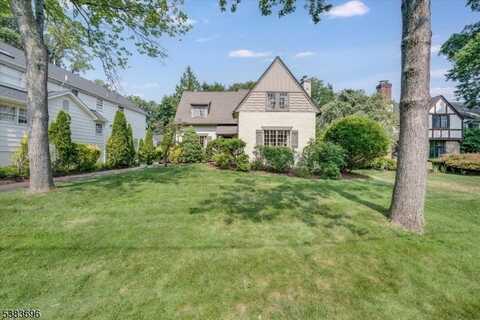 30 Glenwood Drive, Millburn, NJ 07078