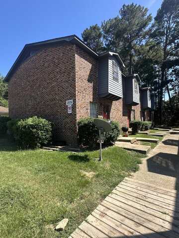 2606 McLelland St., Hattiesburg, MS 39401