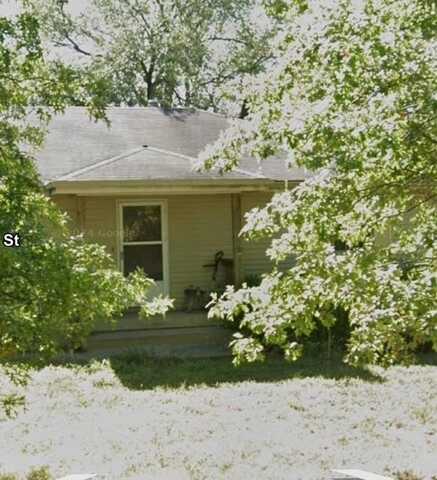 401 N 9th Street, Louisburg, KS 66053