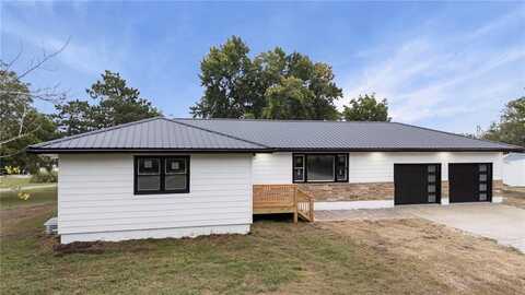 910 E Monroe Avenue, Garnett, KS 66032