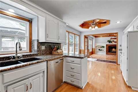 8346 Oakview Circle, Lenexa, KS 66215