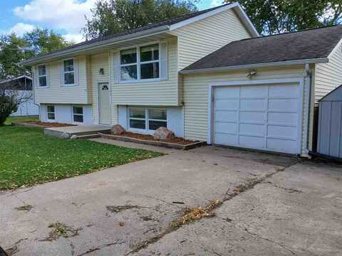 702 Ash St., Riverside, IA 52327
