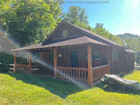 1763 Roundbottom Road, Peytona, WV 25154