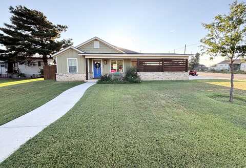 302 Ave G, Abernathy, TX 79311