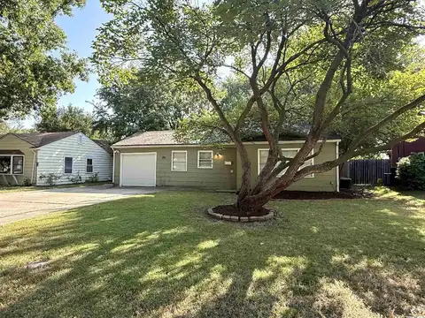 816 Crestline Drive, Lawrence, KS 66049