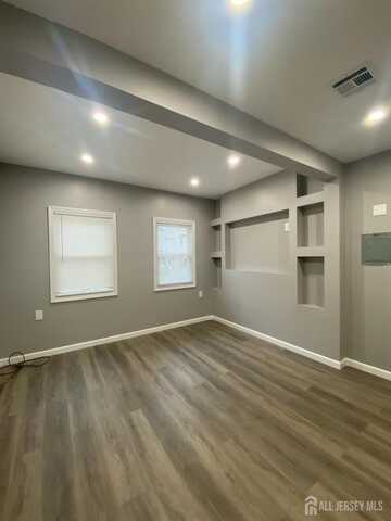 80 E Emerson Avenue E, Rahway, NJ 07065