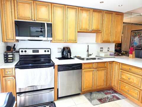 4160 Inverrary Dr, Lauderhill, FL 33319