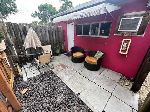 1337 NE 3rd Ave, Fort Lauderdale, FL 33304