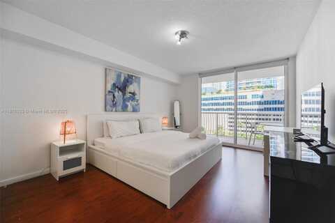 1200 Brickell Bay Dr, Miami, FL 33131