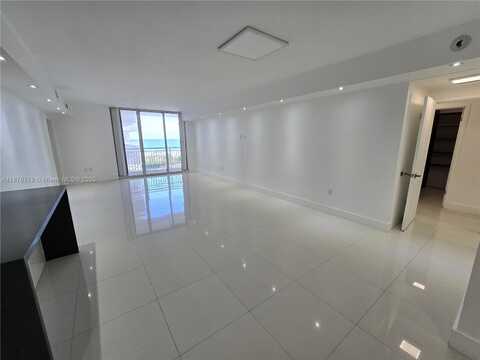 5825 Collins Ave, Miami Beach, FL 33140