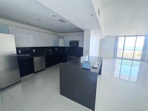 5825 Collins Ave, Miami Beach, FL 33140