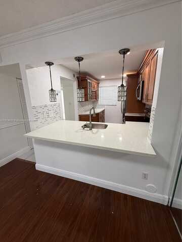 862 NE 209th St, Miami, FL 33179
