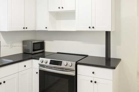 621 NW 23rd Pl, Miami, FL 33125