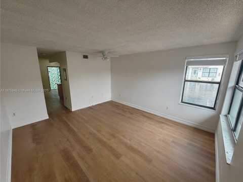 2071 W 54th St, Hialeah, FL 33016