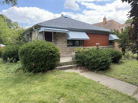 3780 N 101st St, Wauwatosa, WI 53222