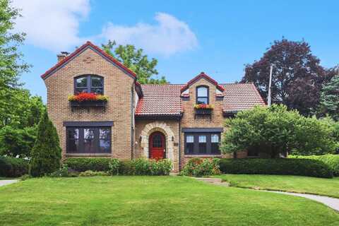 6304 Upper Pkwy, Wauwatosa, WI 53213