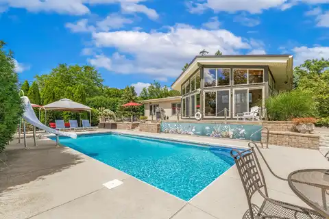 N2297 W Main Rd, Lake Geneva, WI 53147