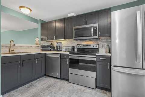 60 Stone Ridge Rd, Franklin, MA 02038