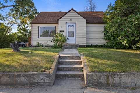 224 SE 11th Ave, Minot, ND 58701