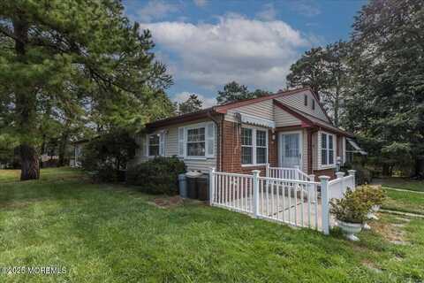 41 Stonybrook Road, Whiting, NJ 08759