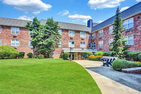30 Daley Place, Lynbrook, NY 11563