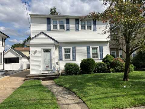 40 Irwin Street, New Hyde Park, NY 11040