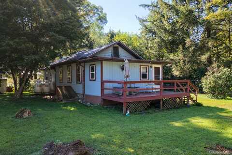 18 1st Street, Cuddebackville, NY 12729