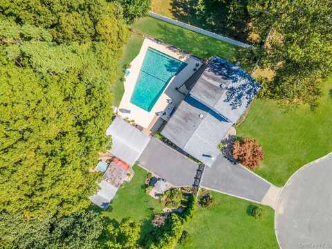 19 Edmarc Court, Oakdale, NY 11769