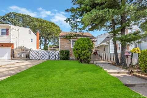 5 Park Place, Valley Stream, NY 11580