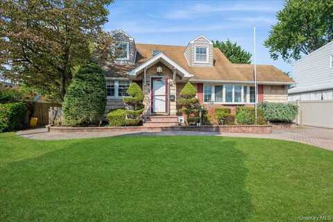 10 Nancy Lane, Hicksville, NY 11801